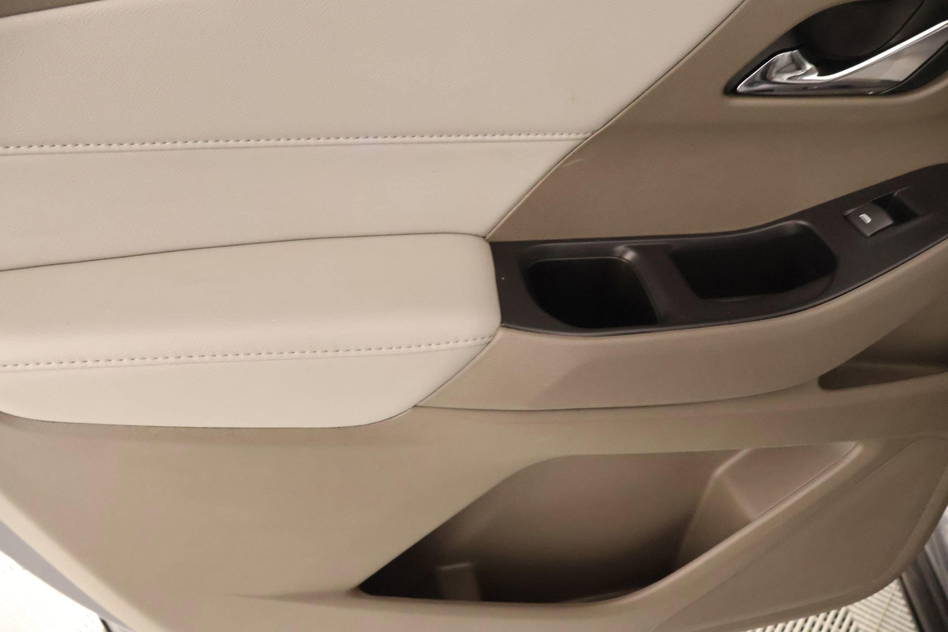 Used 2021 Chevrolet Traverse LT w/ LPO, Cargo Package image 17