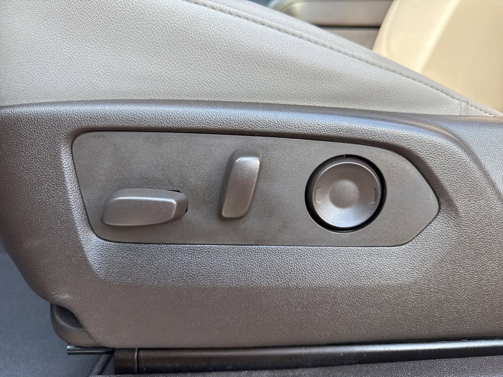 Used 2023 Chevrolet Tahoe Z71 w/ Luxury Package image 38