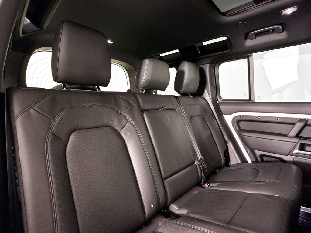 Used 2025 Land Rover Defender 110 S image 15