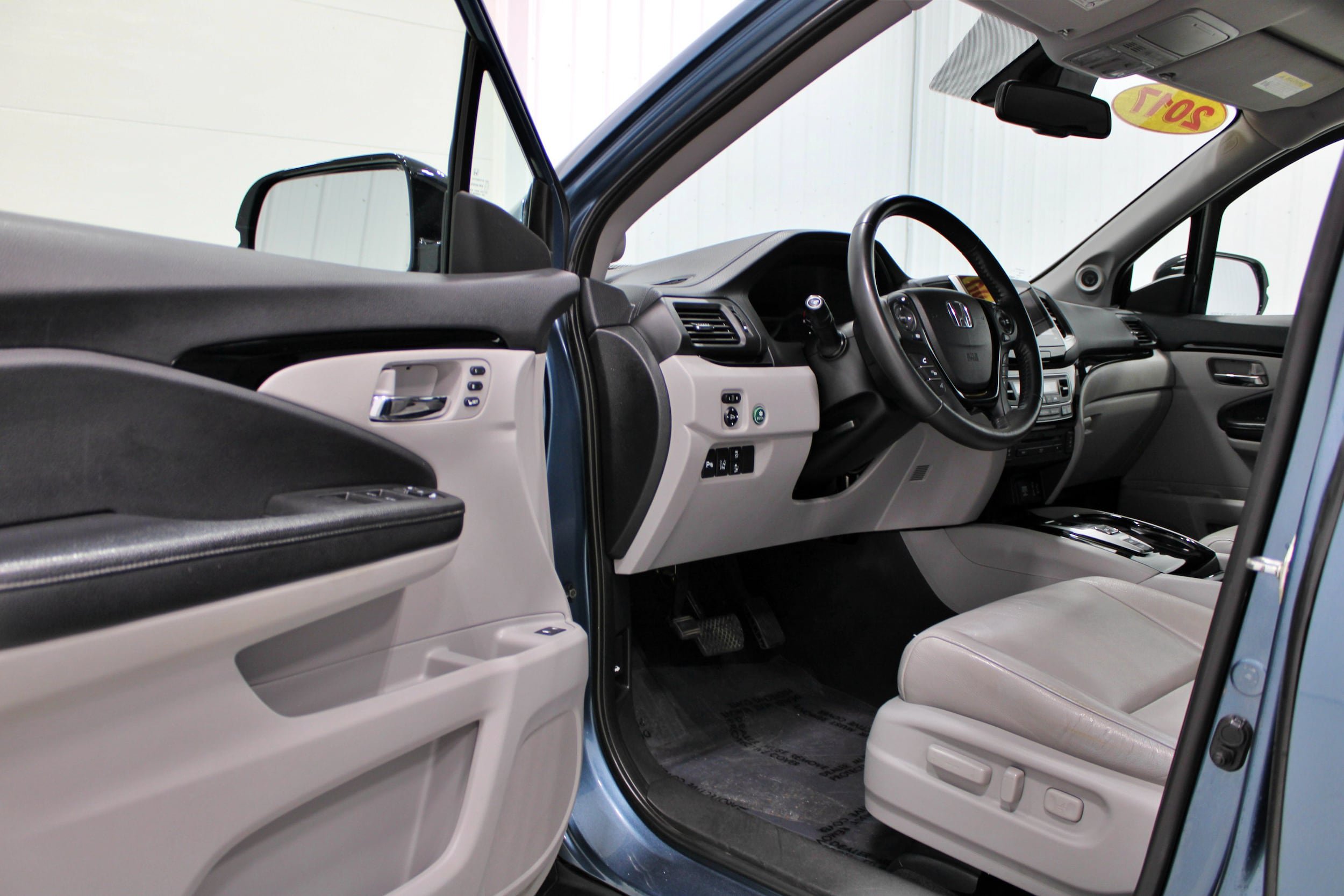 Used 2017 Honda Pilot Touring image 4