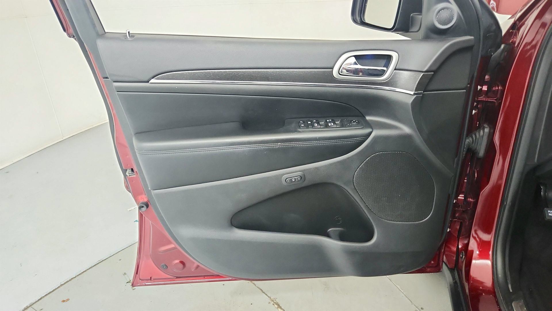 Used 2018 Jeep Grand Cherokee Limited AWD/4WD image 16