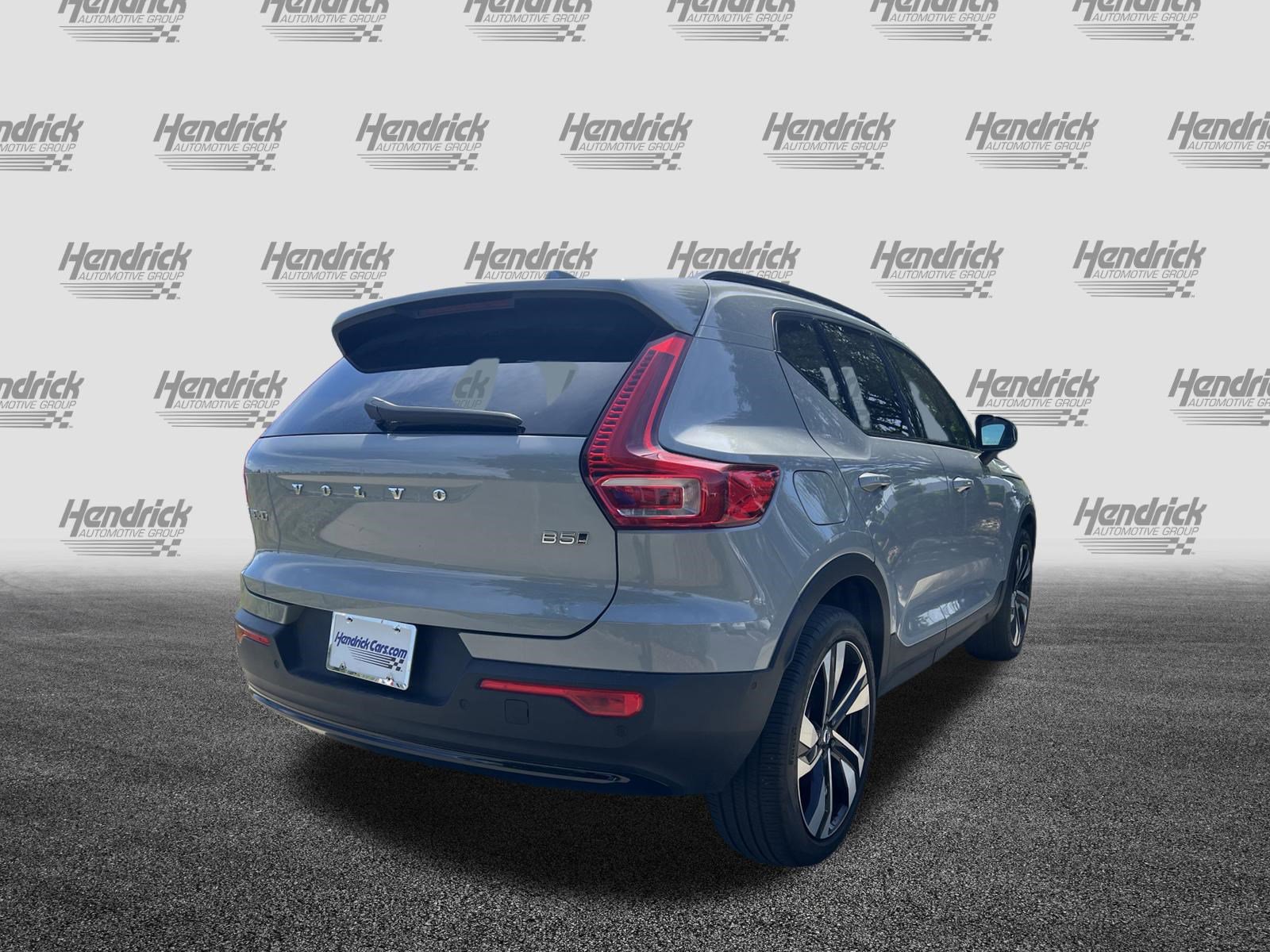 Used 2024 Volvo XC40 B5 Plus w/ Protection Package Premier AWD/4WD image 11