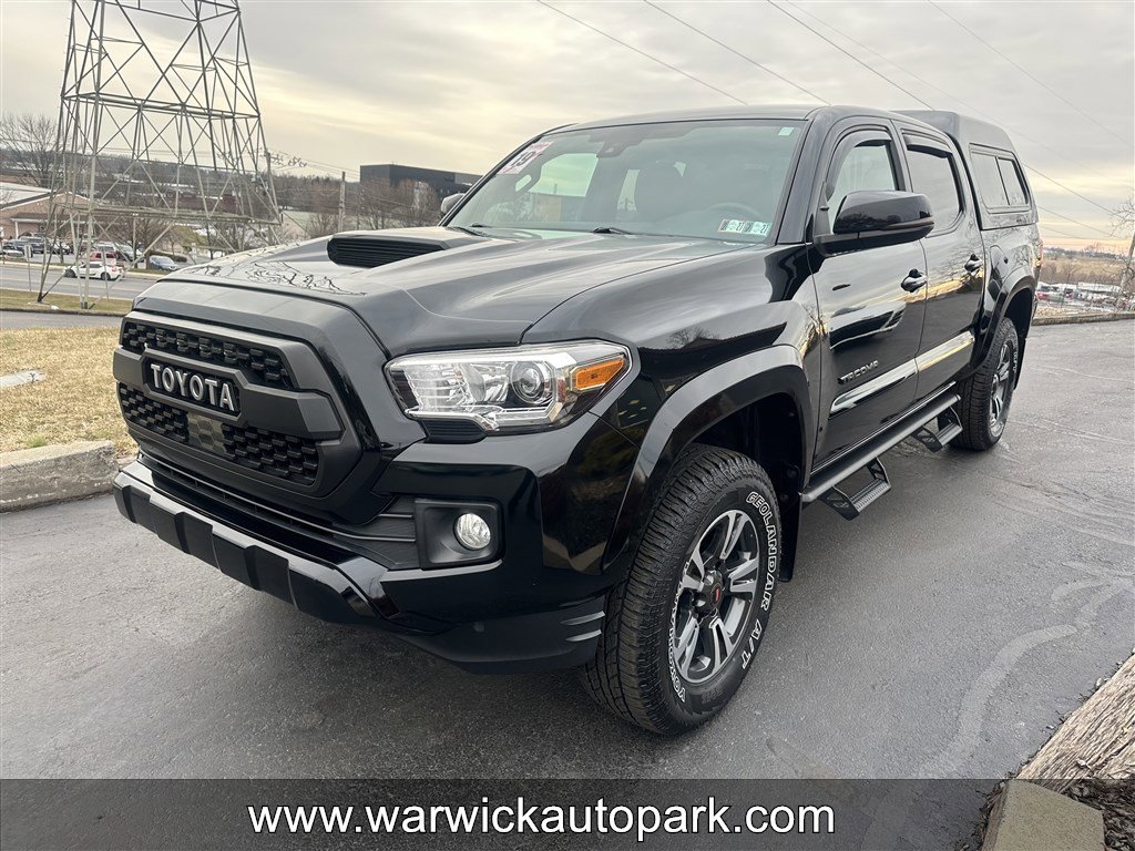 Used 2019 Toyota Tacoma TRD Sport AWD/4WD image 3