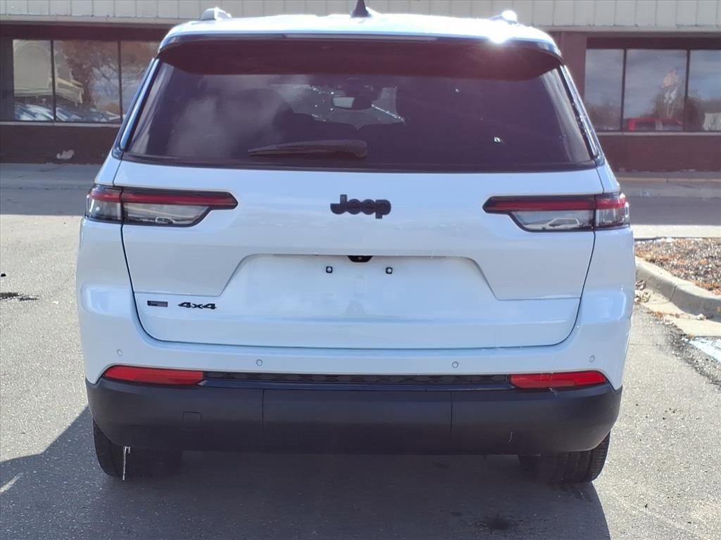 Used 2023 Jeep Grand Cherokee L Laredo image 4