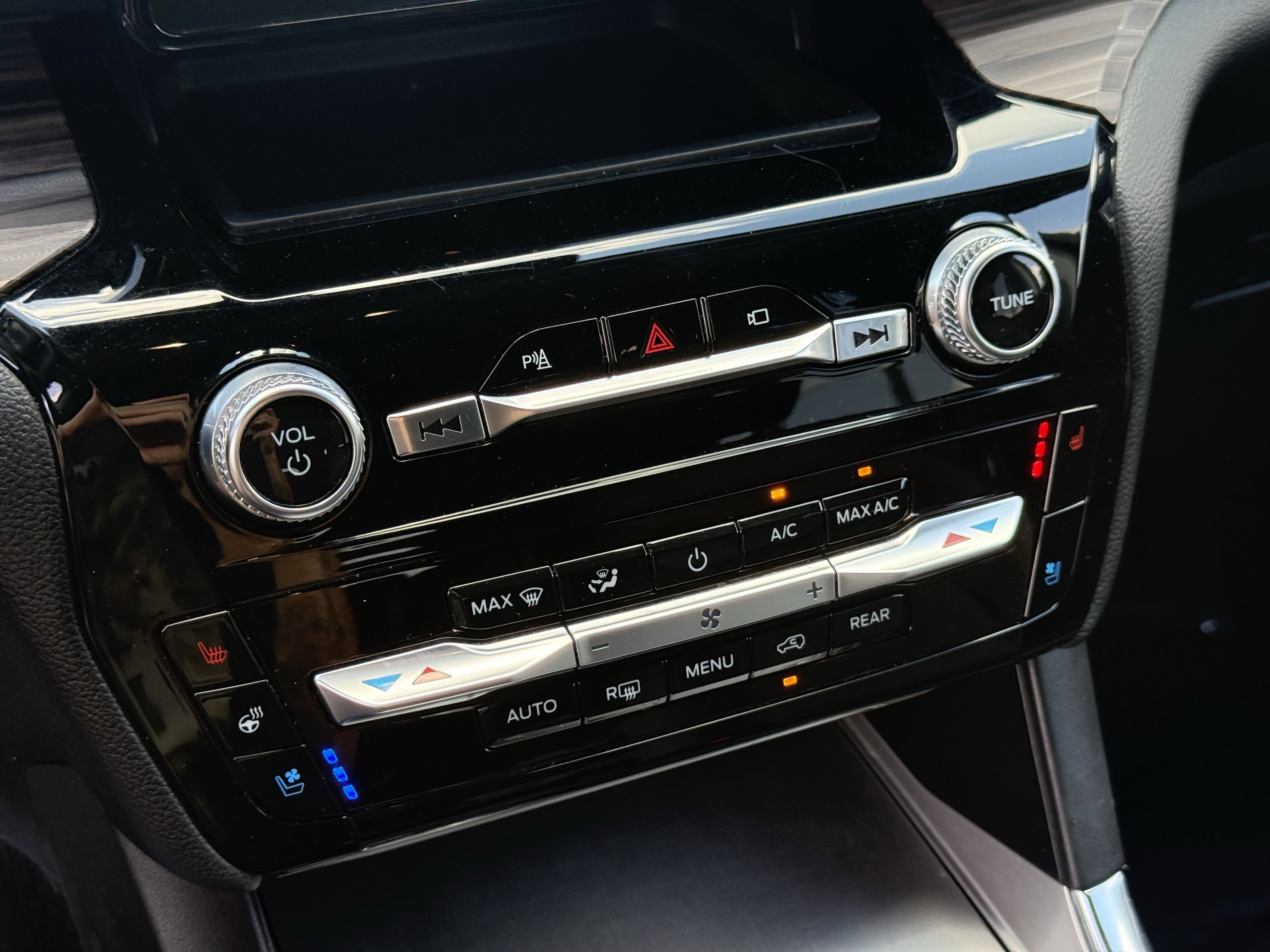 Used 2022 Ford Explorer Limited image 22