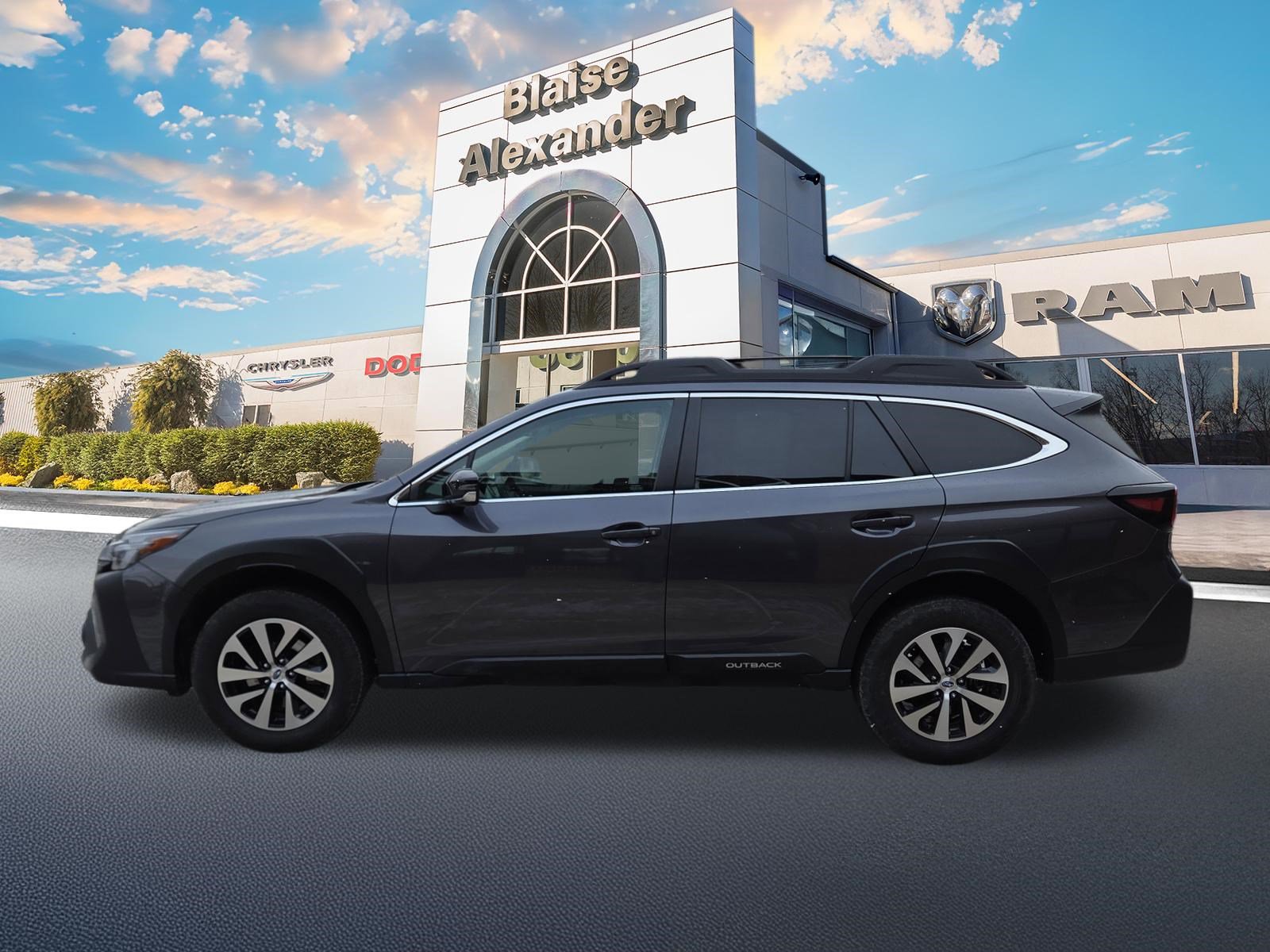 Used 2025 Subaru Outback Premium w/ Popular Package #1A AWD/4WD image 2