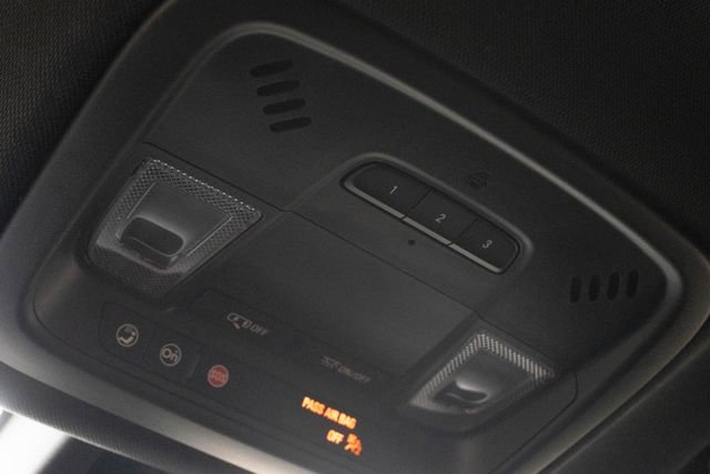 Used 2023 Chevrolet Traverse RS image 36