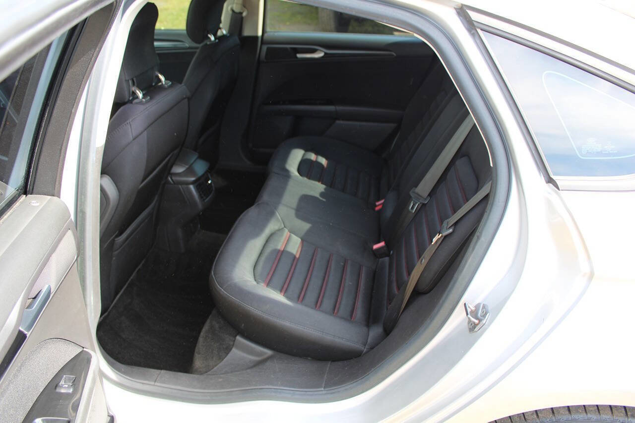 Used 2013 Ford Fusion SE image 25