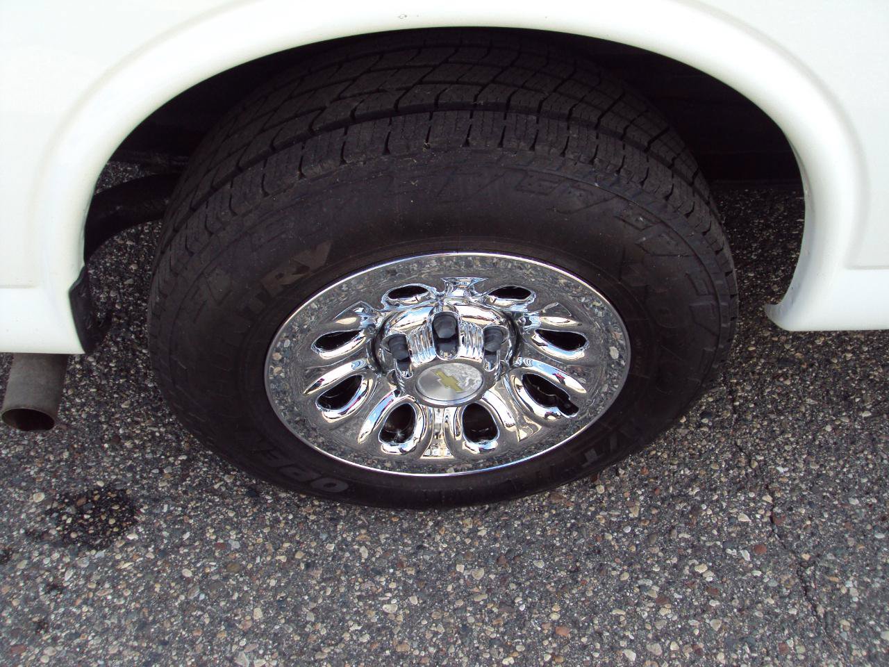 Used 2014 Chevrolet Express 1500 LT w/ LT Preferred Equipment Group AWD/4WD image 29