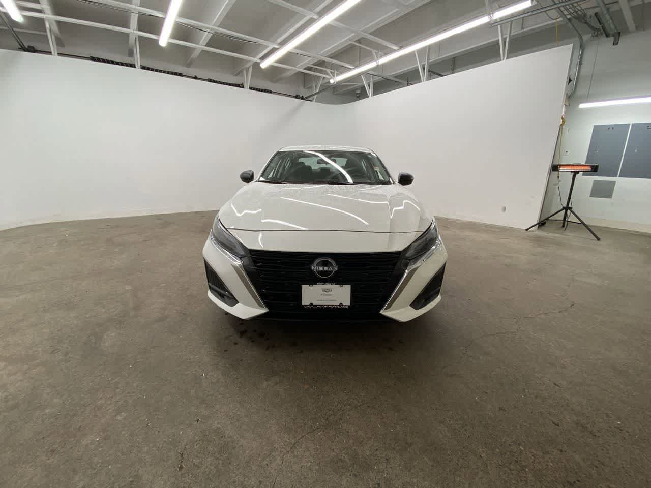 Used 2025 Nissan Altima 2.5 SV FWD image 9