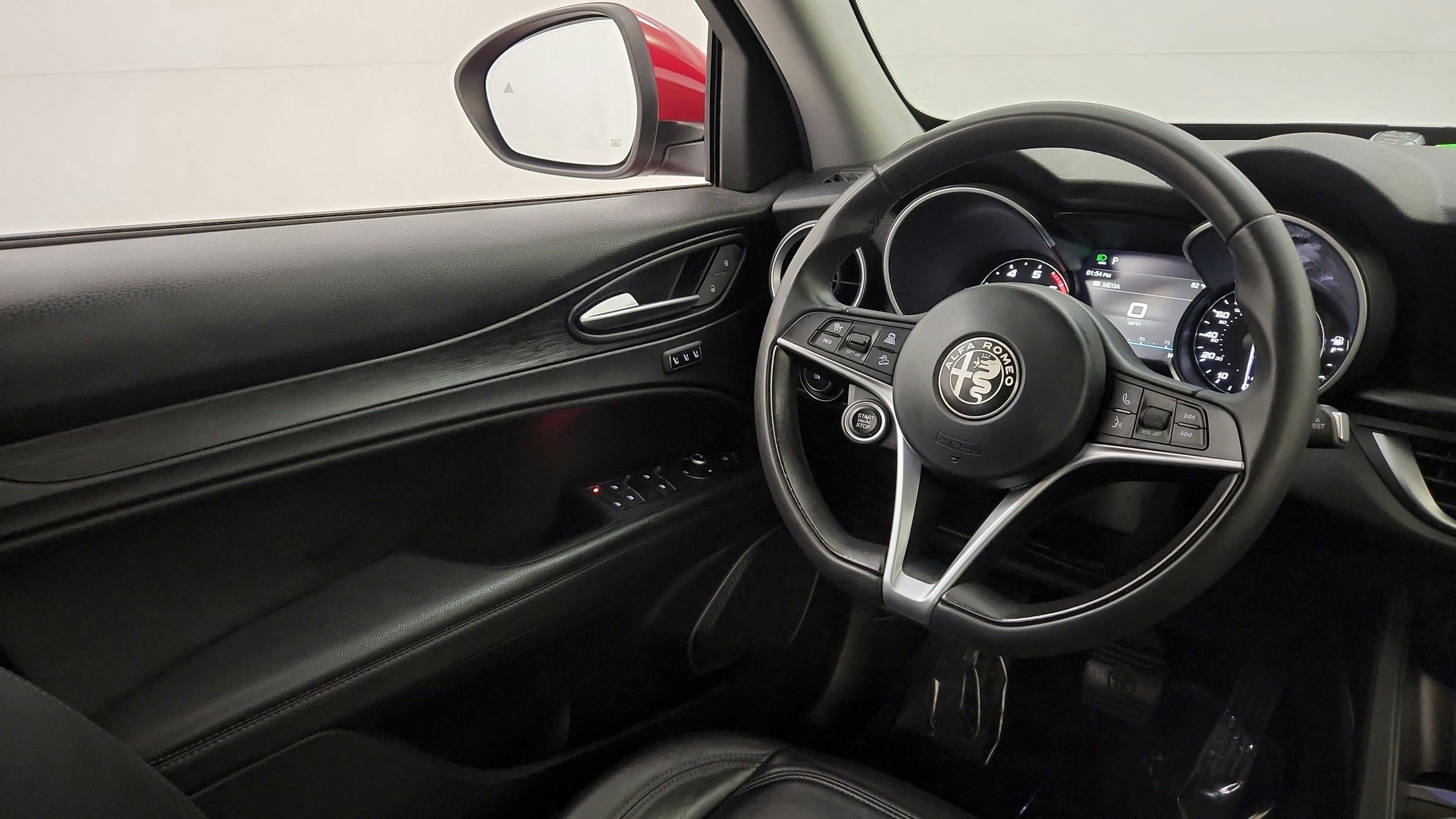 Used 2018 Alfa Romeo Stelvio AWD image 22