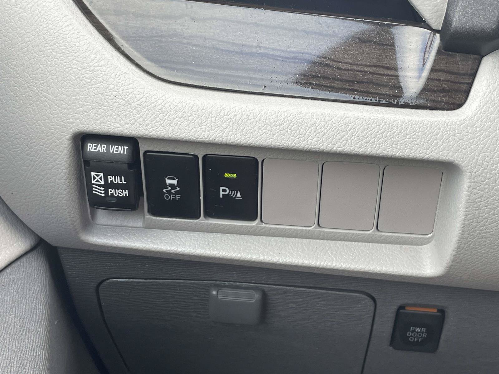 Used 2018 Toyota Sienna XLE w/ XLE Navigation Package AWD/4WD image 31