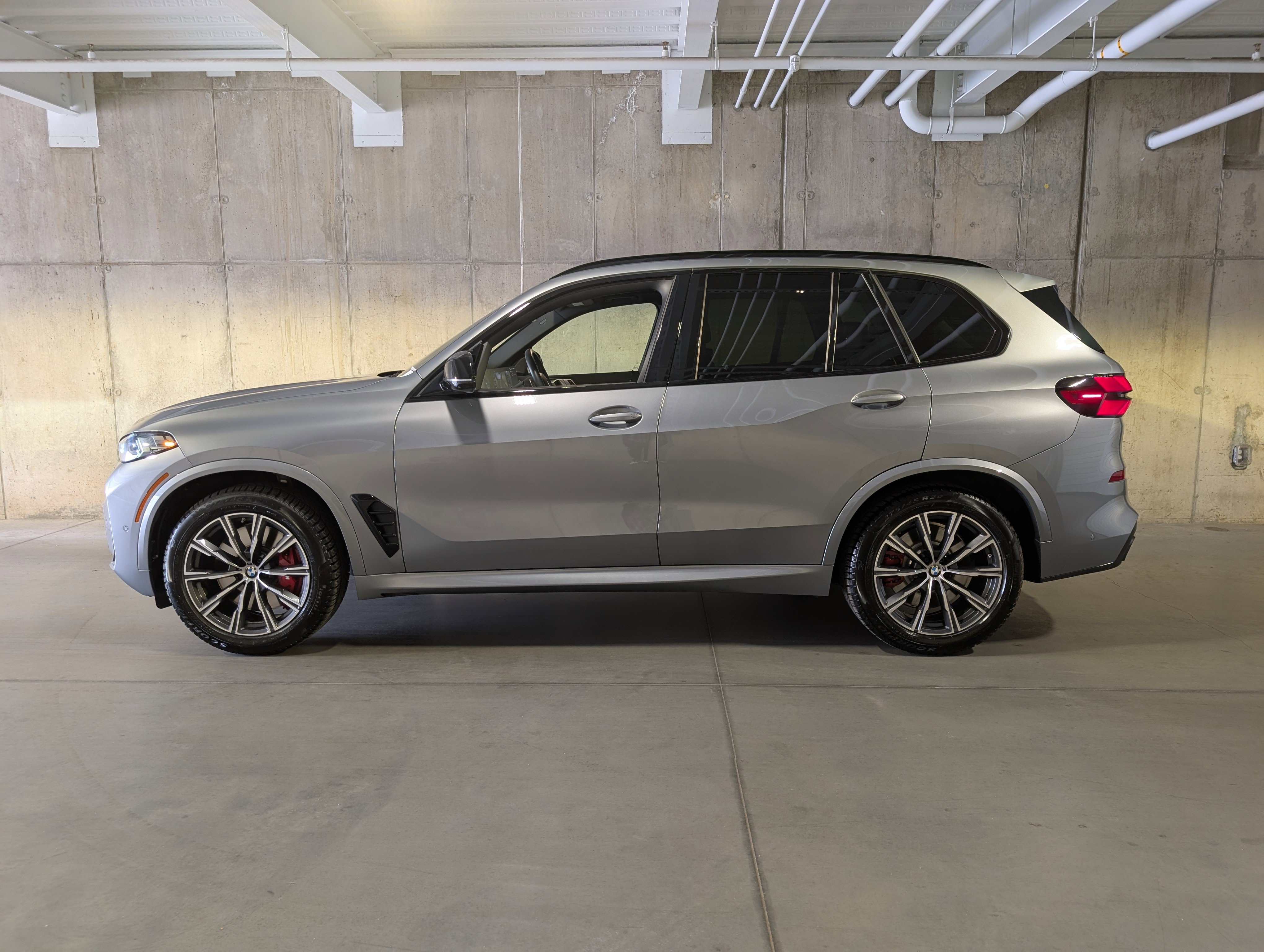 Used 2024 BMW X5 M60i w/ Climate Comfort Package image 2