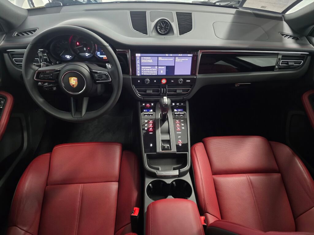 Certified 2025 Porsche Macan image 18