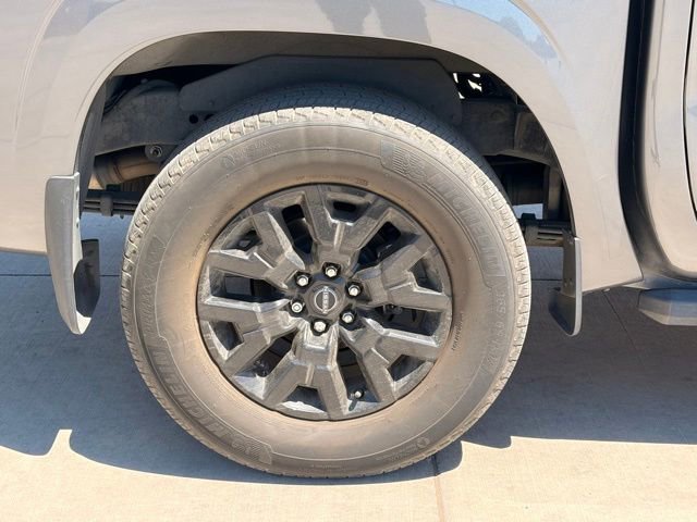 Used 2023 Nissan Frontier SV w/ Midnight Edition Package RWD image 9