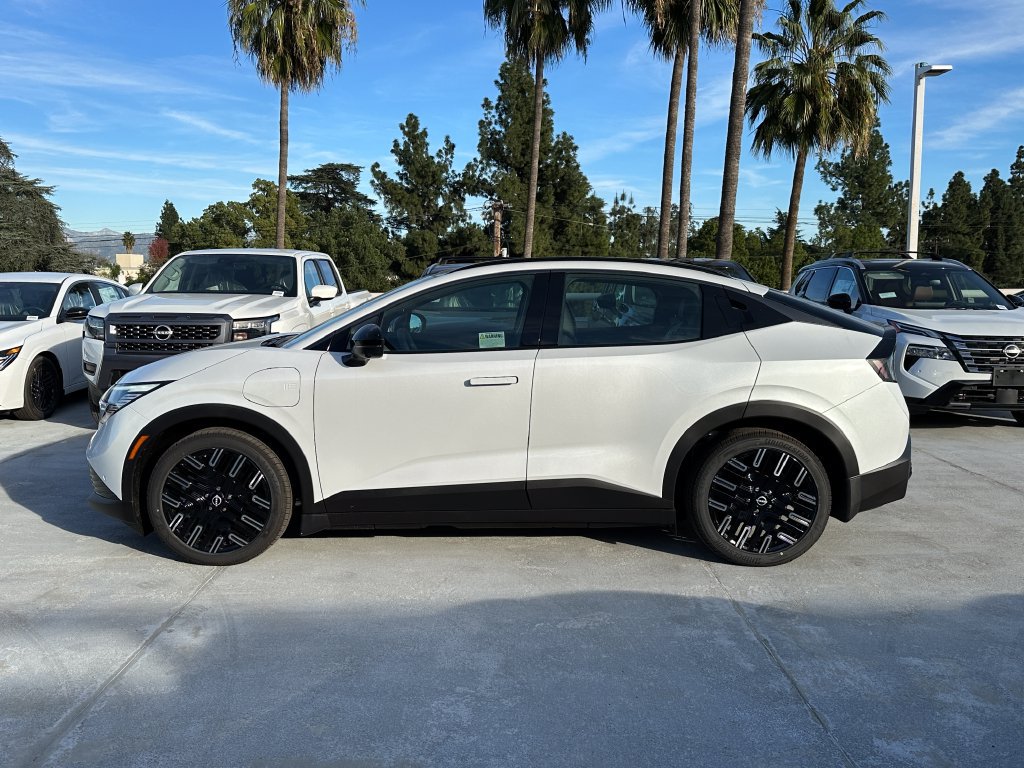 New 2026 Nissan Leaf Platinum+ w/ Cargo Package (Platinum+) FWD image 3
