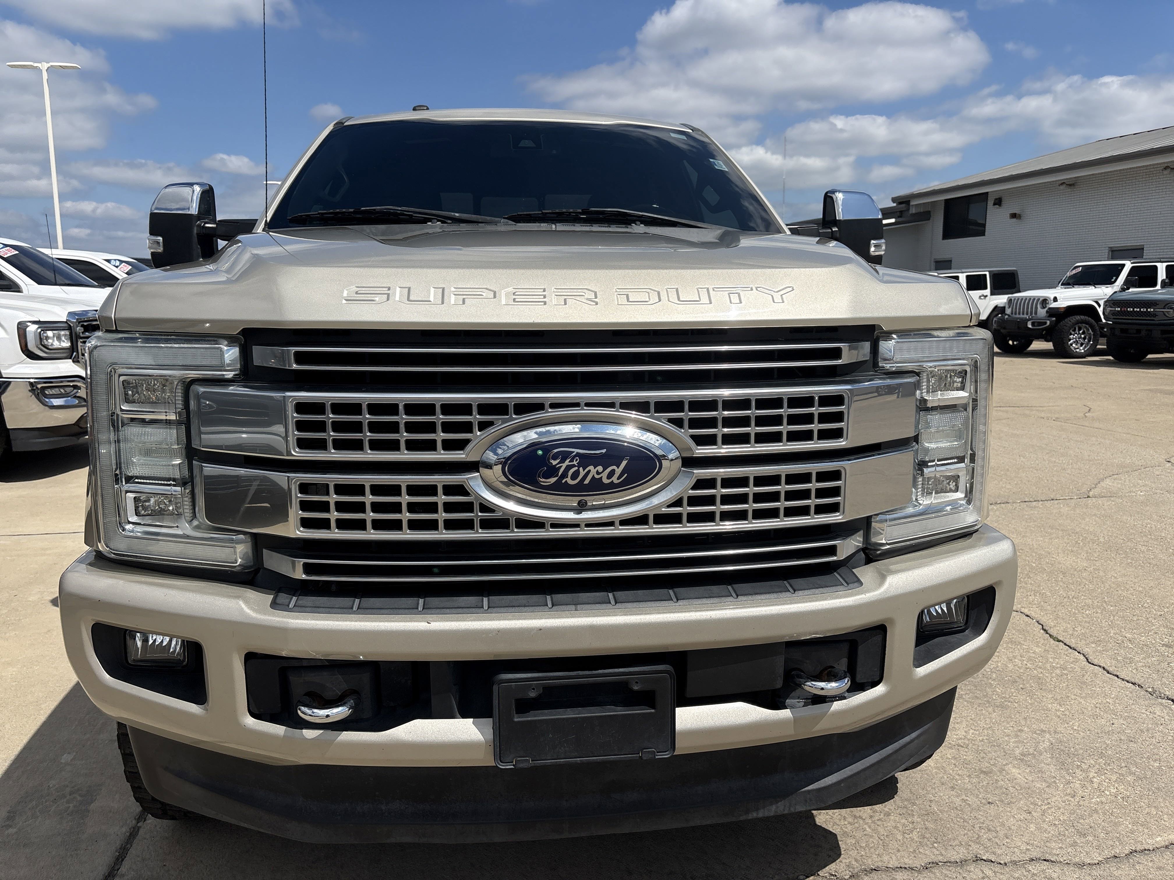 Used 2017 Ford F250 Platinum w/ Platinum Ultimate Package image 3