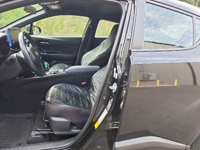 Used 2022 Toyota C-HR XLE FWD image 8
