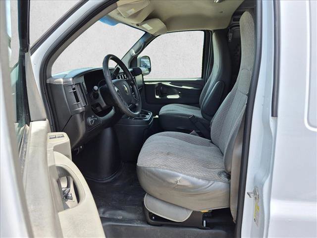 Used 2015 Chevrolet Express 2500 RWD image 18