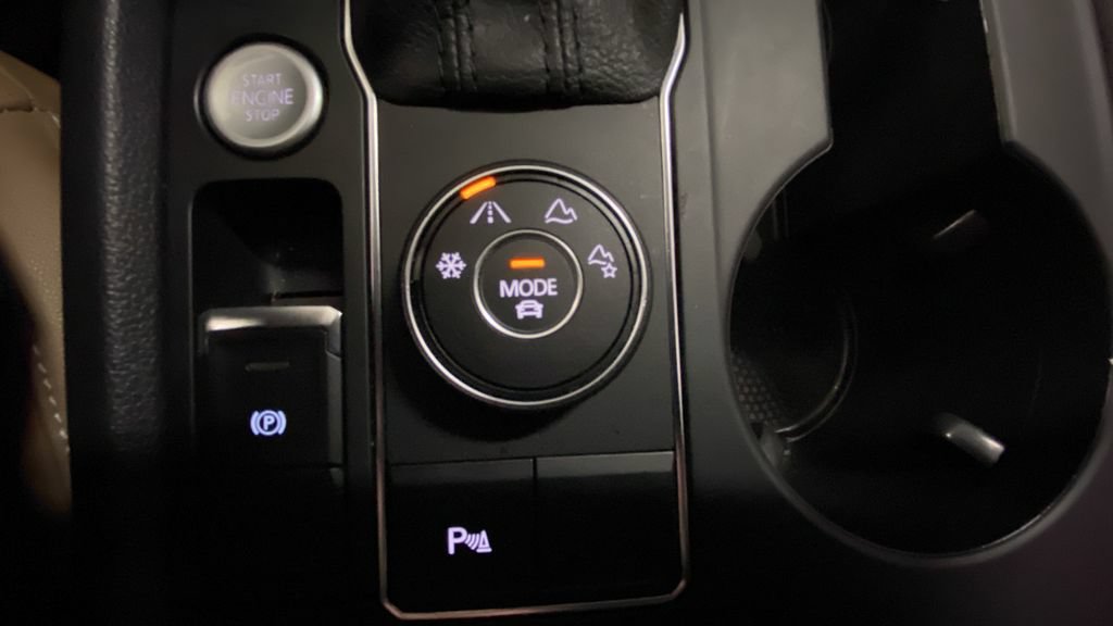 Used 2020 Volkswagen Atlas Cross Sport SE w/ Towing Package AWD/4WD image 19
