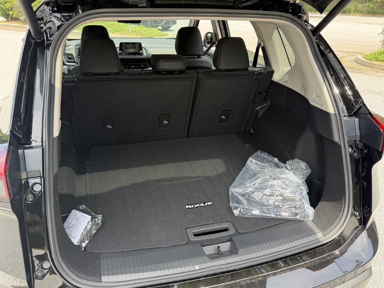 New 2026 Nissan Rogue Dark Armor FWD image 27