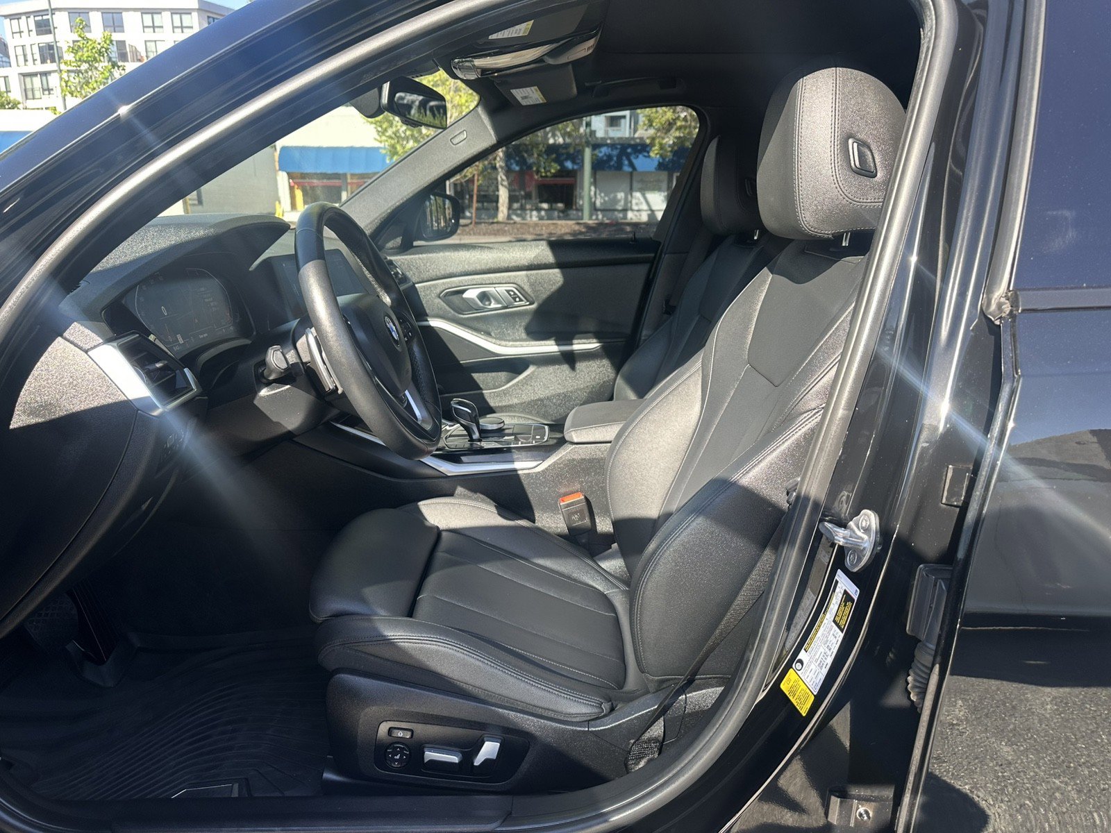 Used 2019 BMW 330i Sedan w/ Premium Package image 18