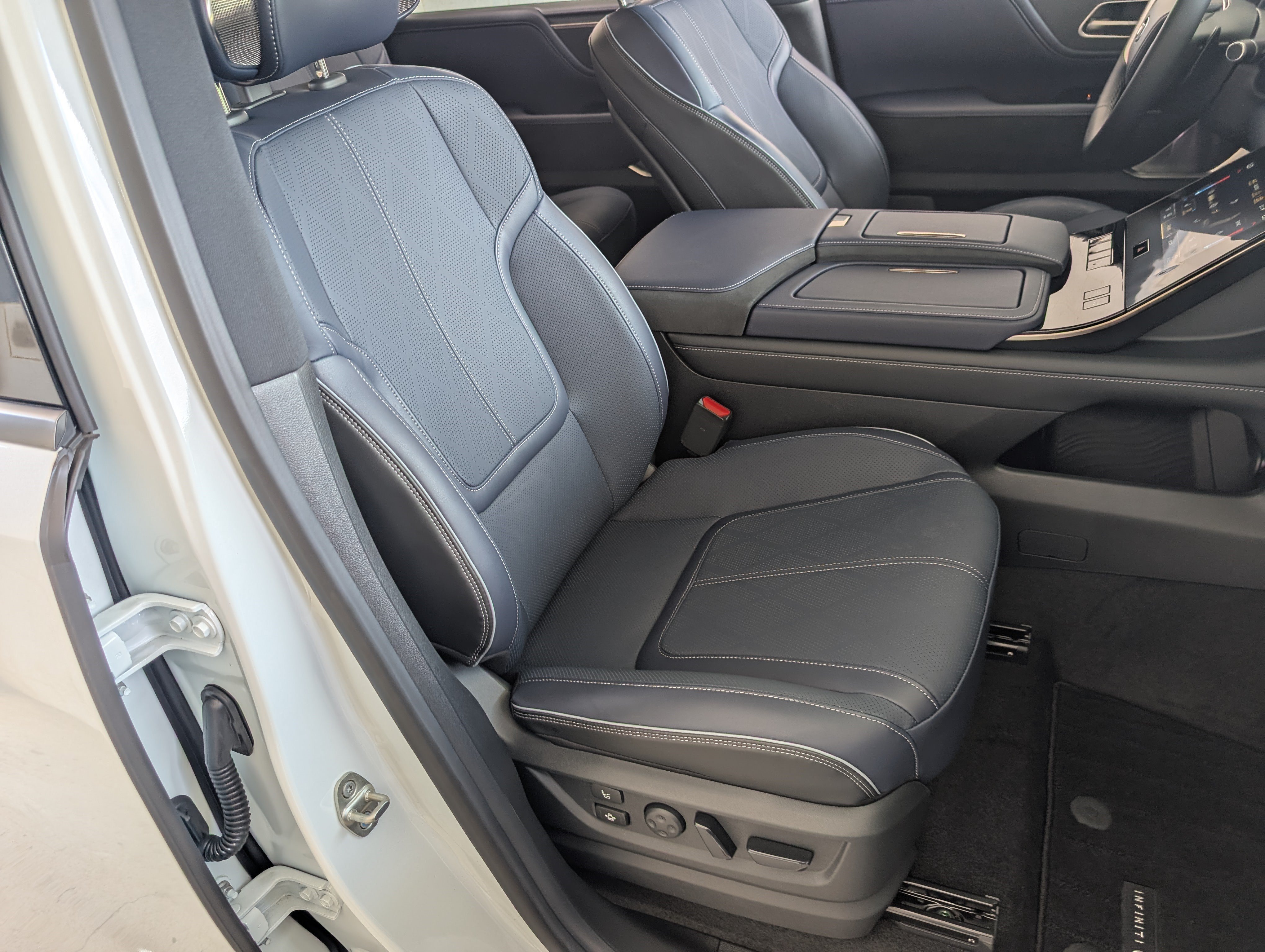 Used 2026 INFINITI QX80 4WD w/ Sport Exterior Package image 22