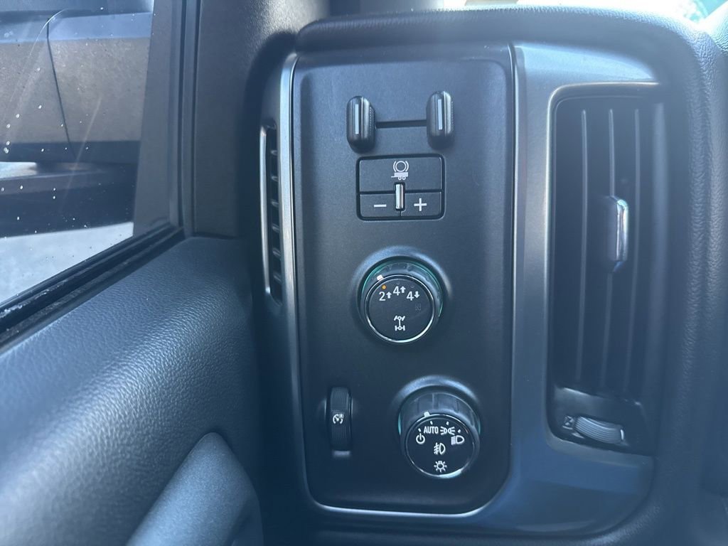 Used 2017 Chevrolet Silverado 2500 LT image 33