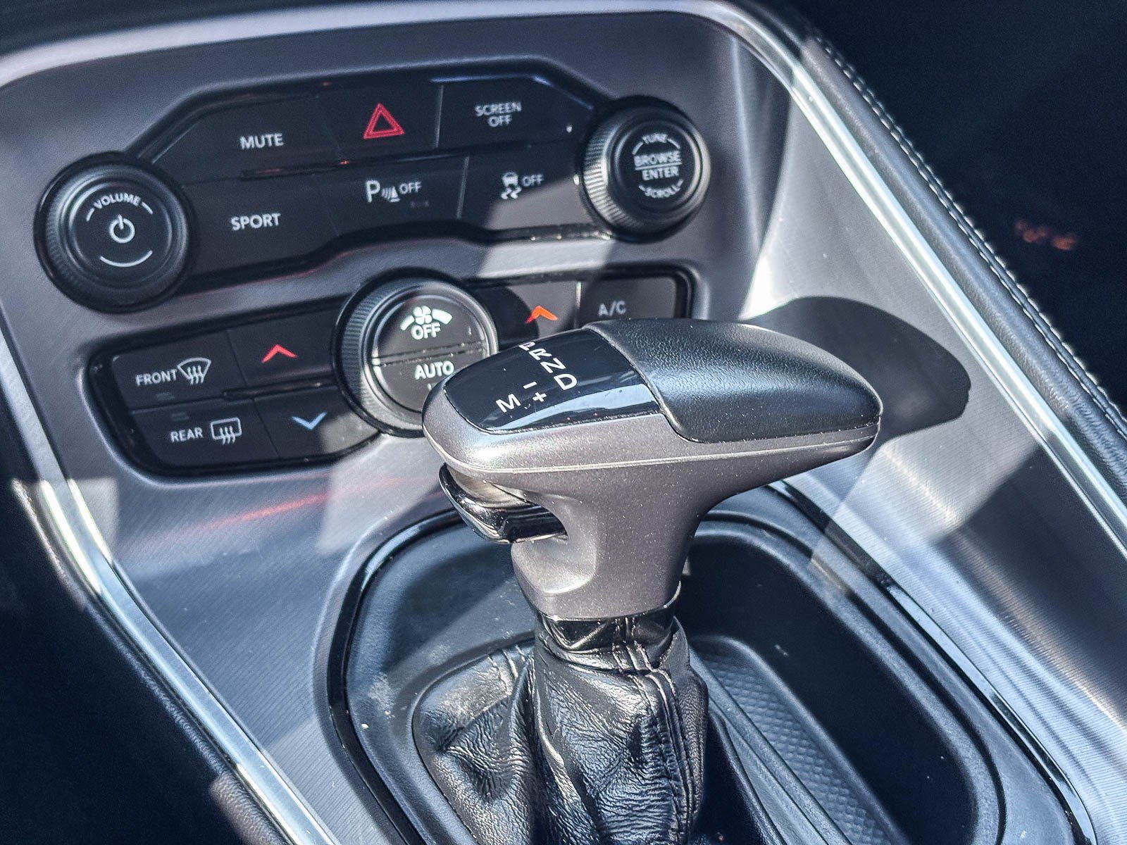Used 2020 Dodge Challenger SXT w/ Driver Convenience Group RWD image 19
