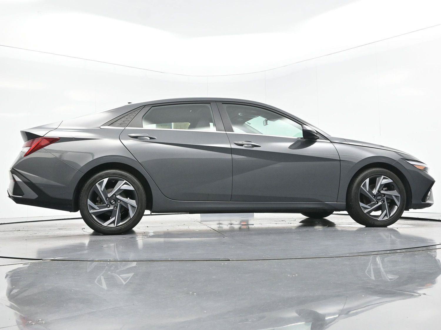 Used 2024 Hyundai Elantra SEL w/ Convenience Package FWD image 53