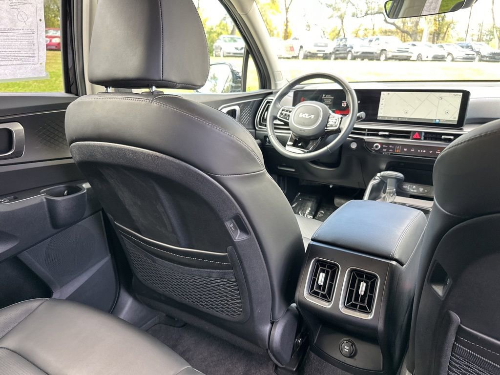 Certified 2025 Kia Sorento S image 24
