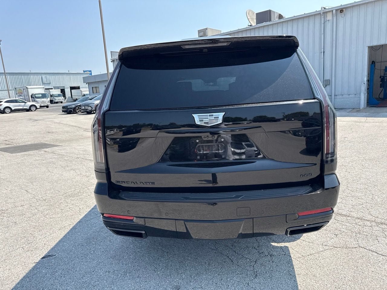 Used 2025 Cadillac Escalade ESV Sport Platinum w/ LPO, ONYX Package AWD/4WD image 8