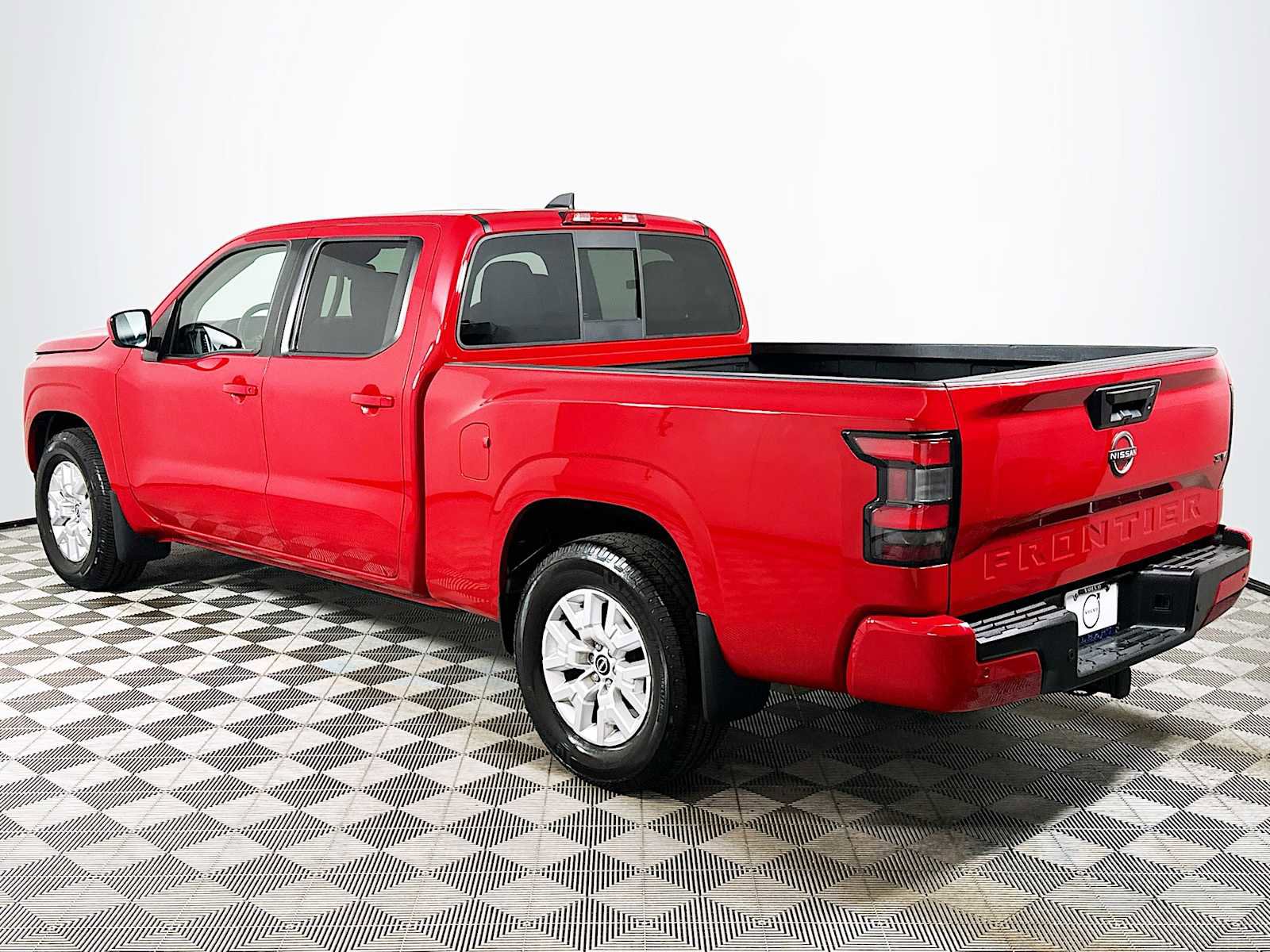 Used 2022 Nissan Frontier SV w/ Technology Package RWD image 5