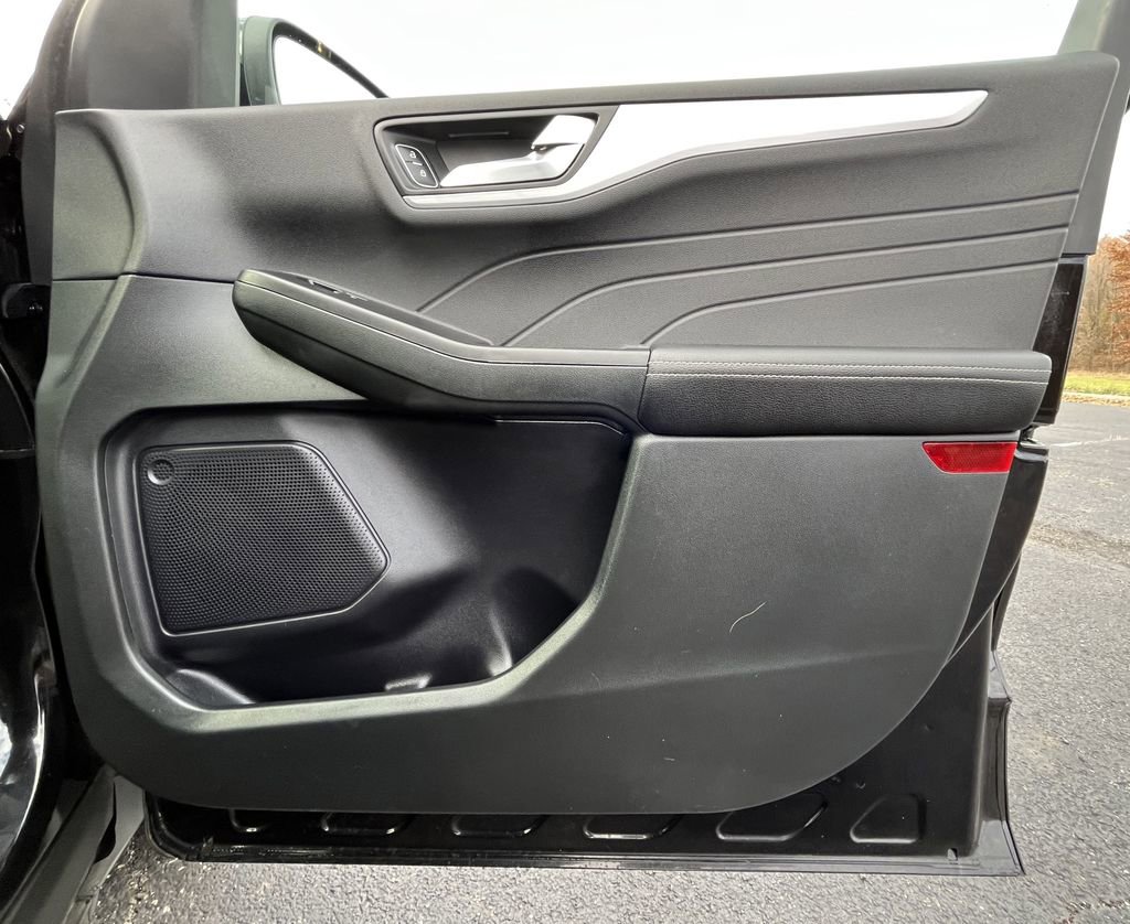 Used 2023 Ford Escape Platinum image 21