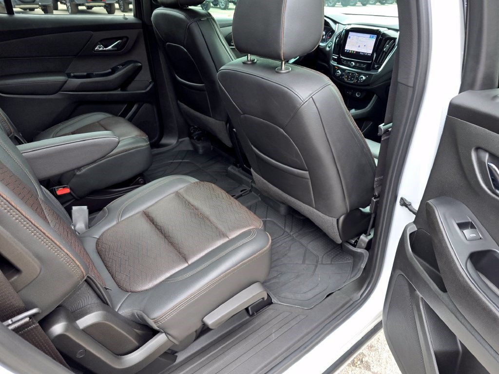 Used 2022 Chevrolet Traverse High Country FWD image 34