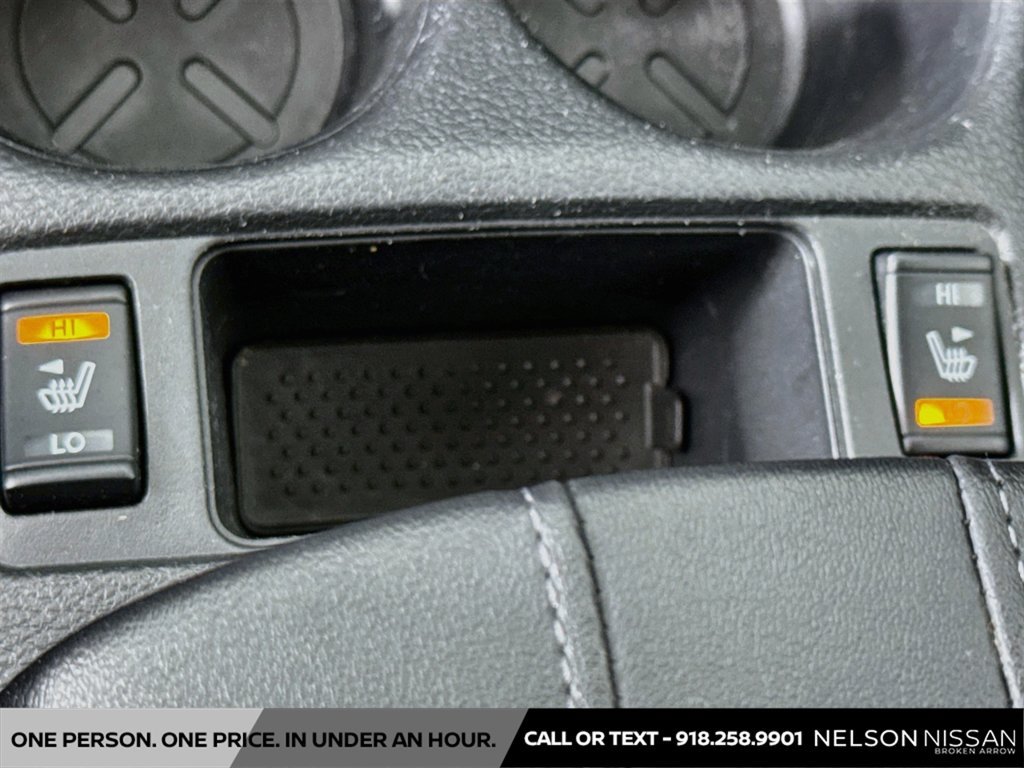 Used 2019 Nissan Rogue SV FWD image 19