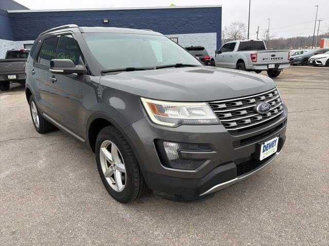 Used 2016 Ford Explorer XLT w/ Equipment Group 202A image 7