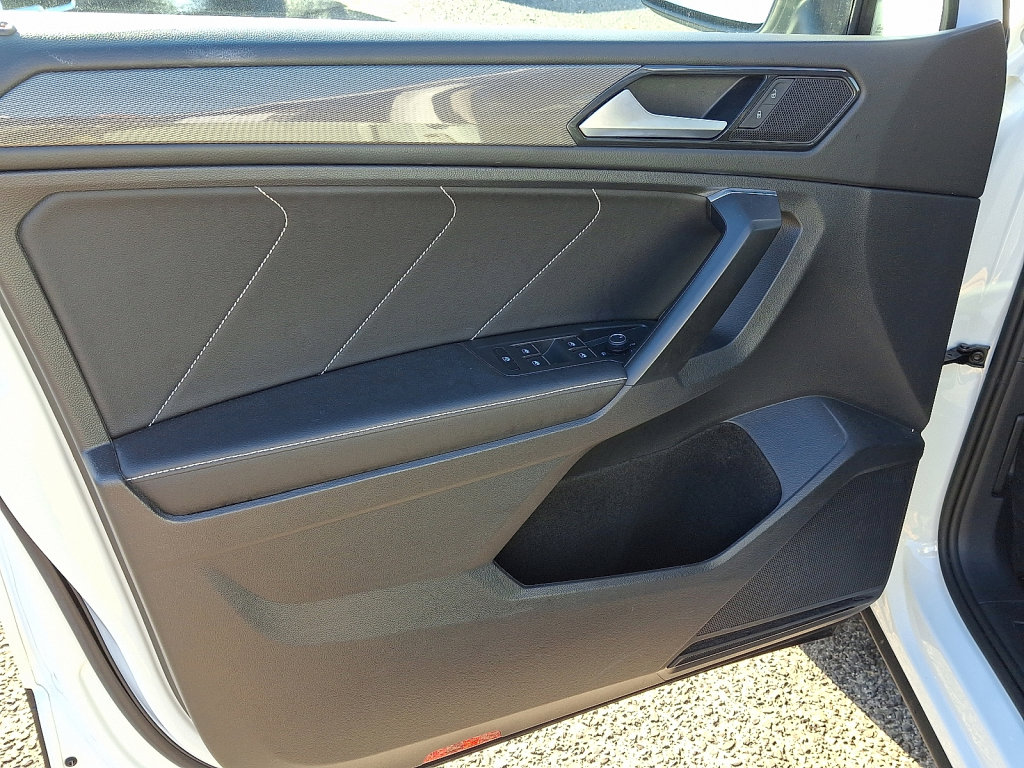 Used 2023 Volkswagen Tiguan SE image 23