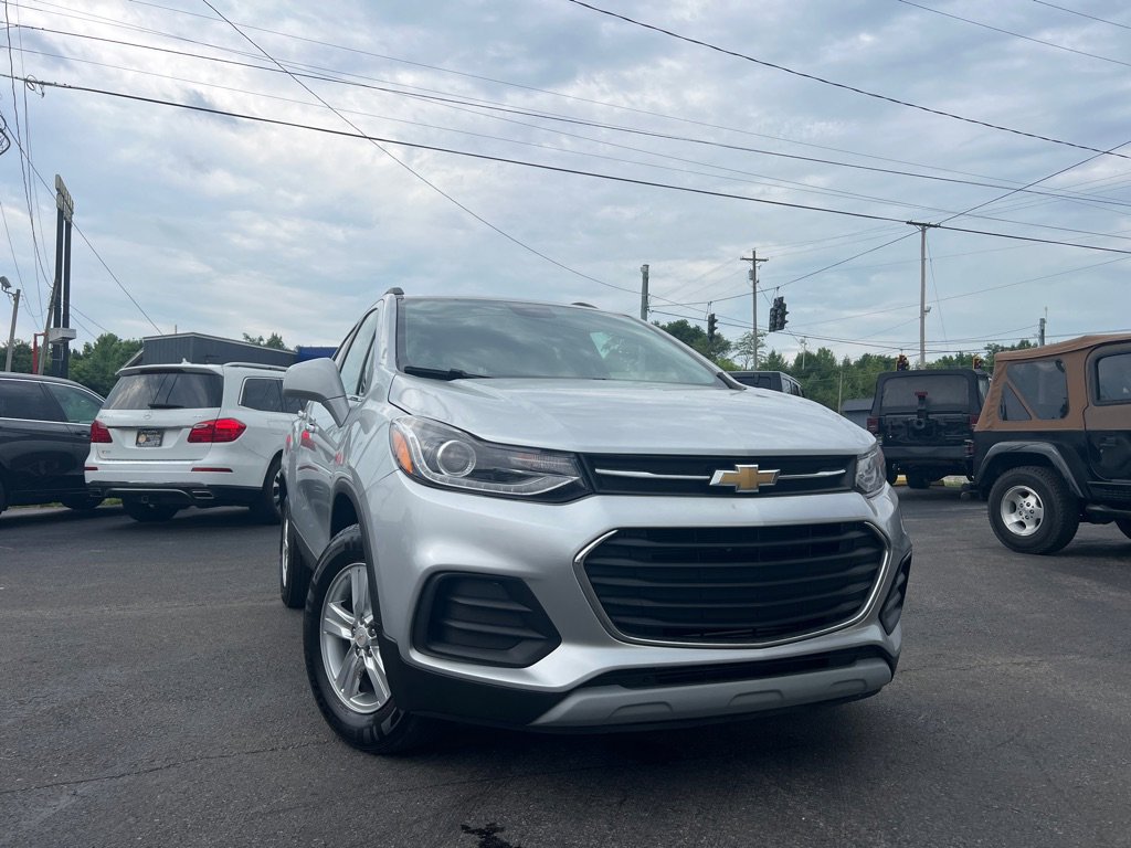 Used 2018 Chevrolet Trax LT w/ LT Convenience Package image 3