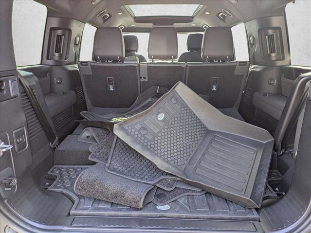Used 2023 Land Rover Defender 130 X-Dynamic SE image 6