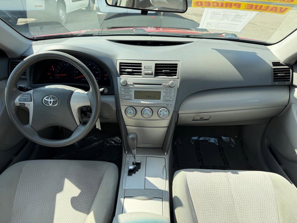 Used 2011 Toyota Camry LE image 21