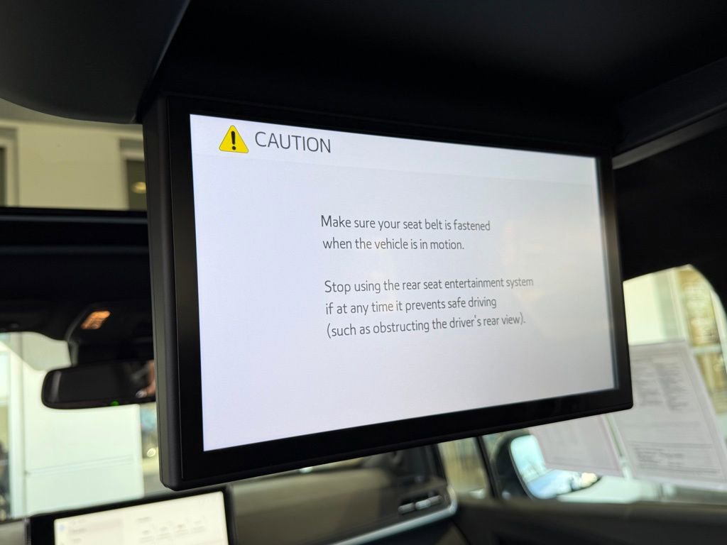 Certified 2025 Toyota Sienna XLE Woodland Edition image 33