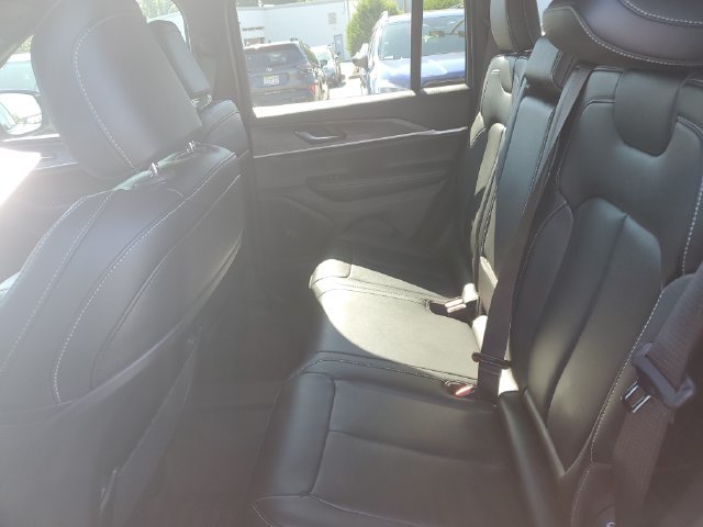Certified 2024 Jeep Grand Cherokee Limited w/ Black Appearance Package AWD/4WD image 20