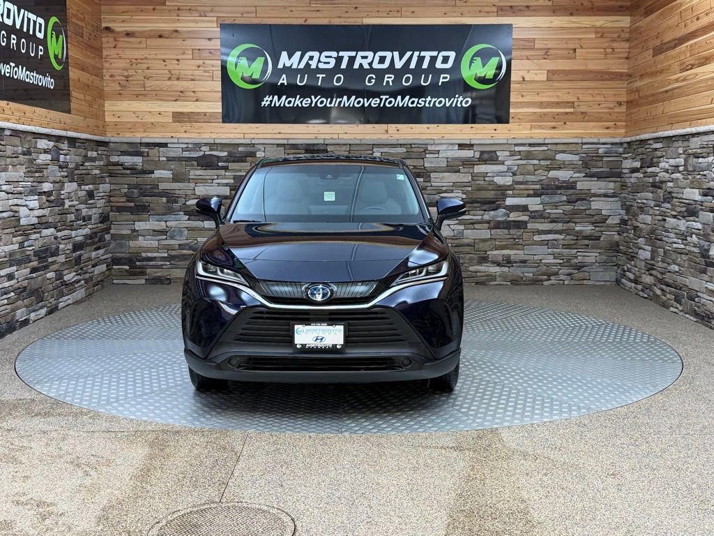 Used 2023 Toyota Venza LE image 3