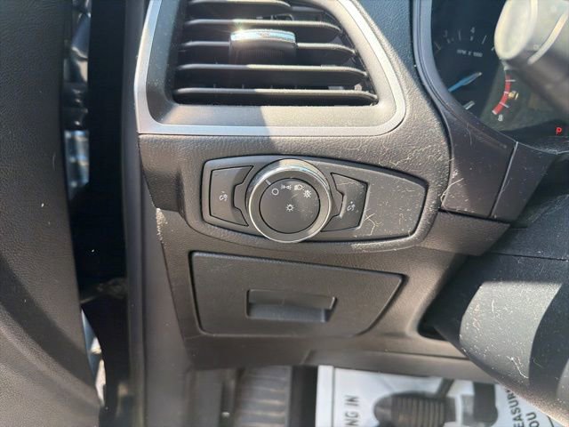 Used 2017 Ford Edge SE image 17