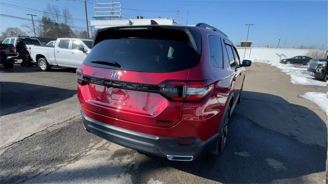 Used 2025 Honda Pilot Sport image 9