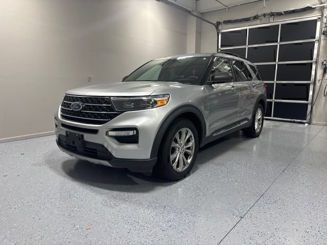 Used 2020 Ford Explorer XLT w/ Equipment Group 202A RWD image 2