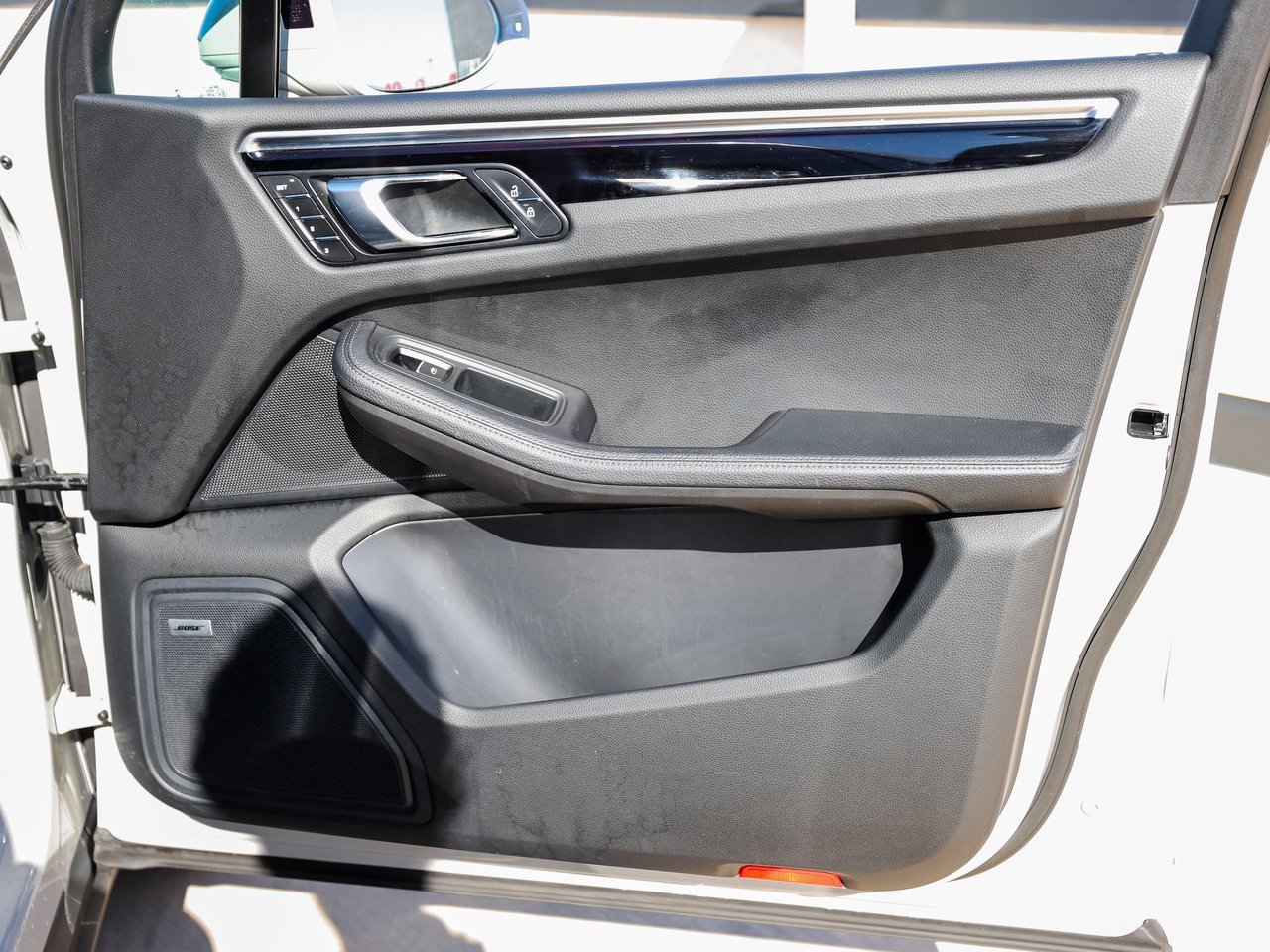 Certified 2022 Porsche Macan image 26