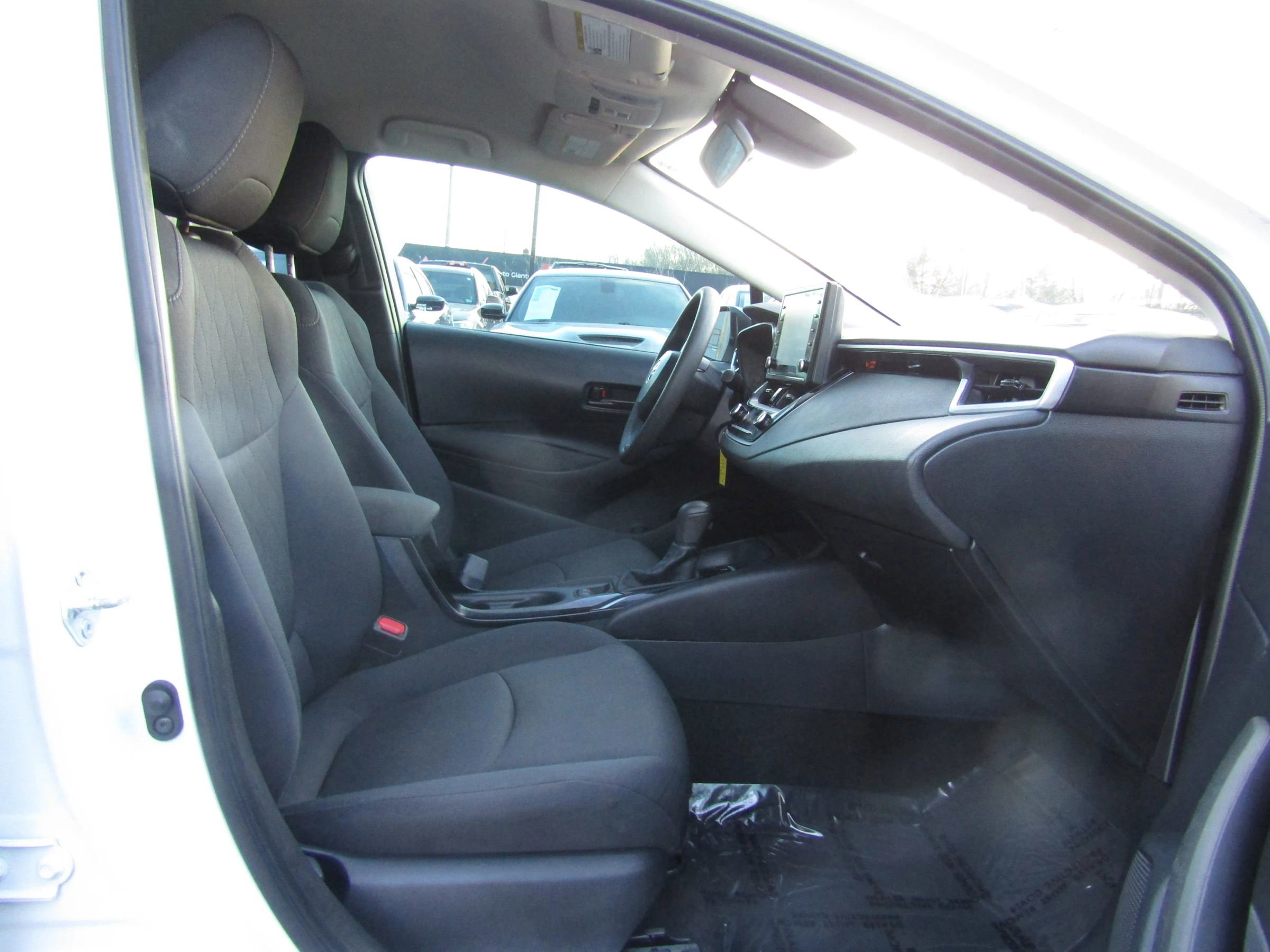 Used 2022 Toyota Corolla LE image 11