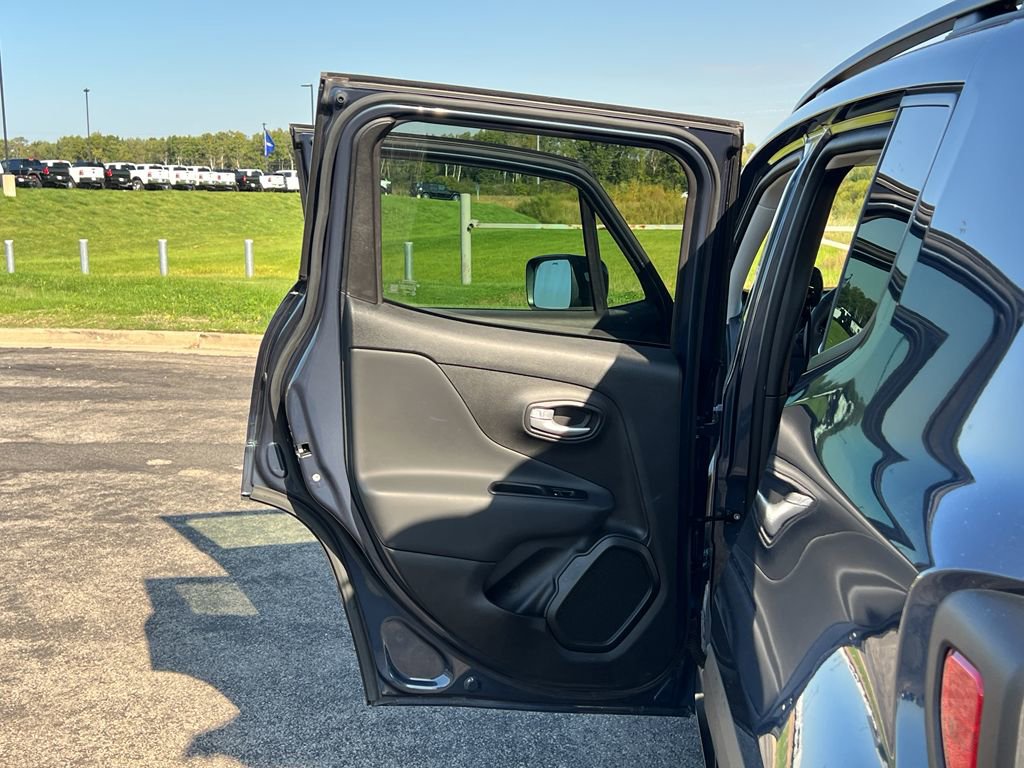 Used 2023 Jeep Renegade Trailhawk image 36